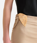 ALVIERO MARTINI Pantaloni con fiocco in gabardina di cotone stretch Deserto