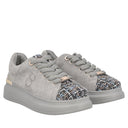 Tosca blu  SNEAKER CITY LUXE realizzata in pelle scamosciata e lana intrecciata.