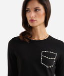 Alviero Martini T-shirt in jersey di cotone stretch con taschino strass Nera